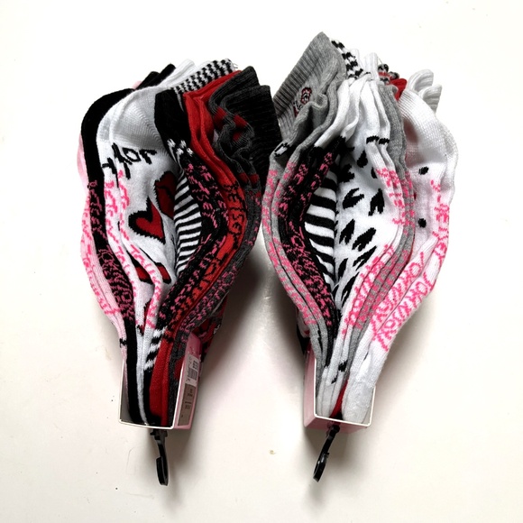 NWT 12 Pairs BETSEY JOHNSON Heart Love Quarter Socks Pink Gray Gift Set Striped - Picture 4 of 4